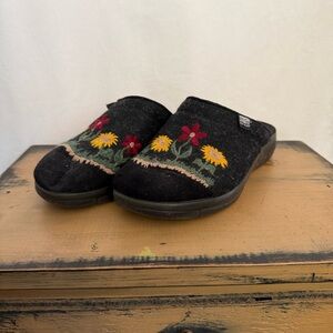 Floral Embroidered Black Slip-On Mule Clog